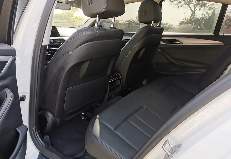 2020 BMW 5 Series 520iA