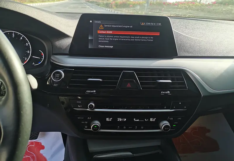2020 BMW 5 Series 520iA